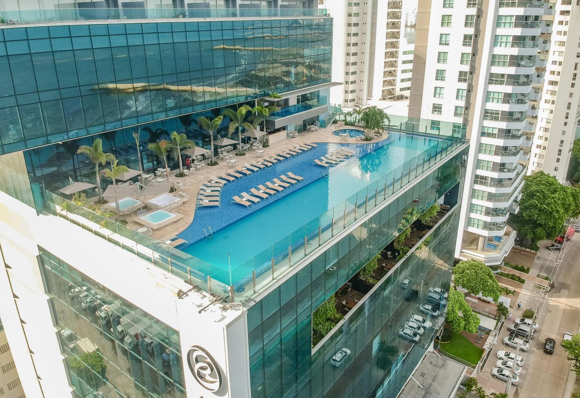 Estelar Cartagena De Indias Hotel Y Centro De Convenciones Екстериор снимка Hotel's rooftop pool